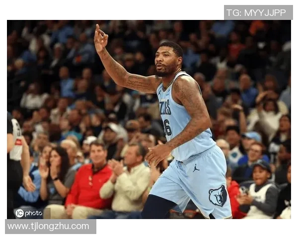 马库斯斯玛特：从防守专家到全能球员的华丽转身与未来展望